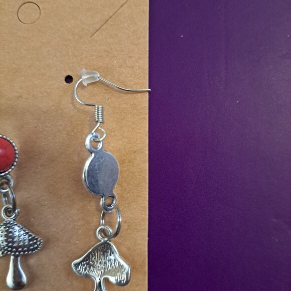 Mushroom Earrings Silvertone and red - Picture 2 of 2